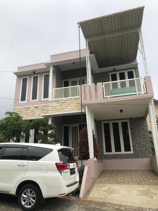 Villa Kusuma Hill A8バトゥ エクステリア 写真