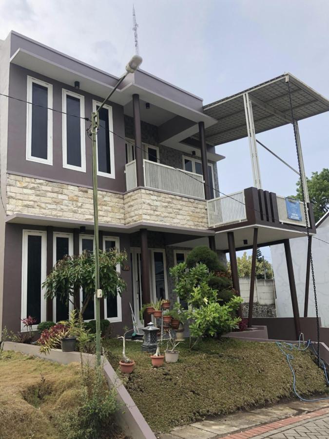 Villa Kusuma Hill A8バトゥ エクステリア 写真