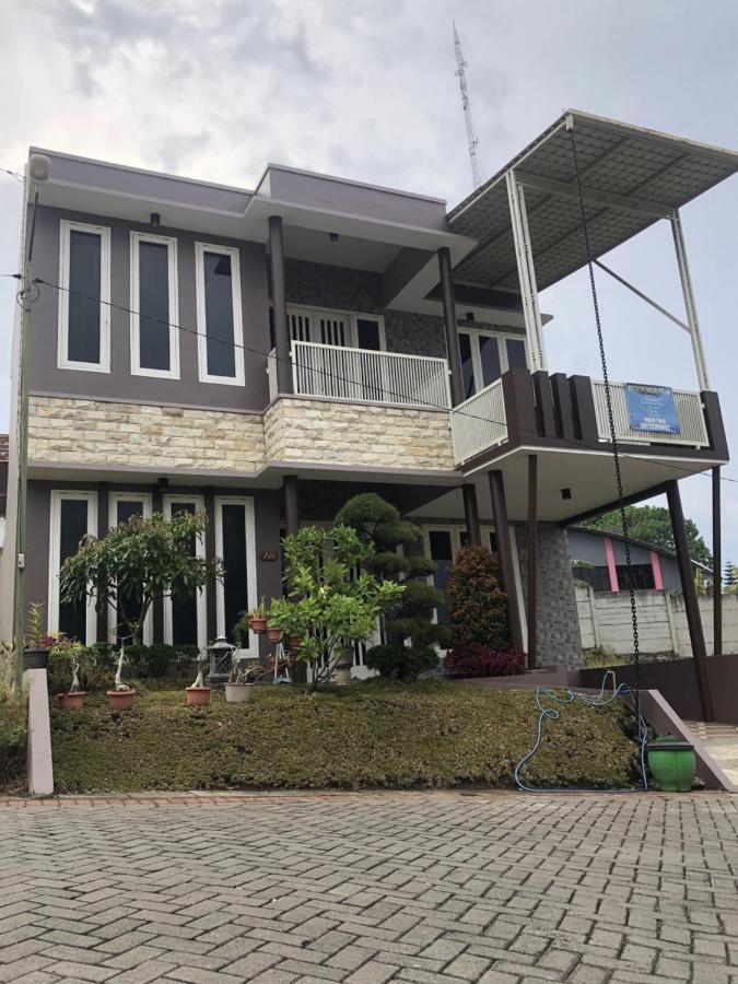 Villa Kusuma Hill A8バトゥ エクステリア 写真