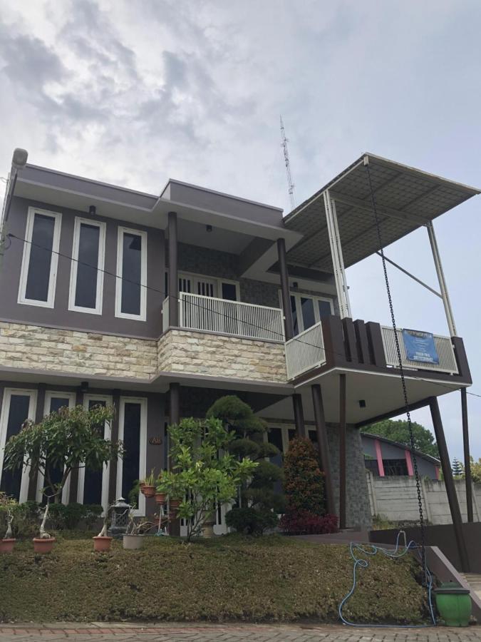 Villa Kusuma Hill A8バトゥ エクステリア 写真