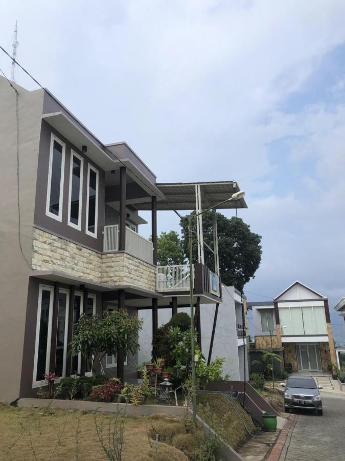 Villa Kusuma Hill A8バトゥ エクステリア 写真