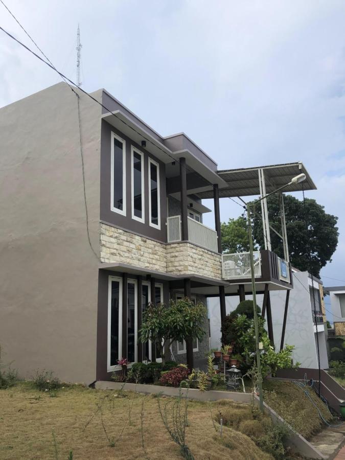 Villa Kusuma Hill A8バトゥ エクステリア 写真
