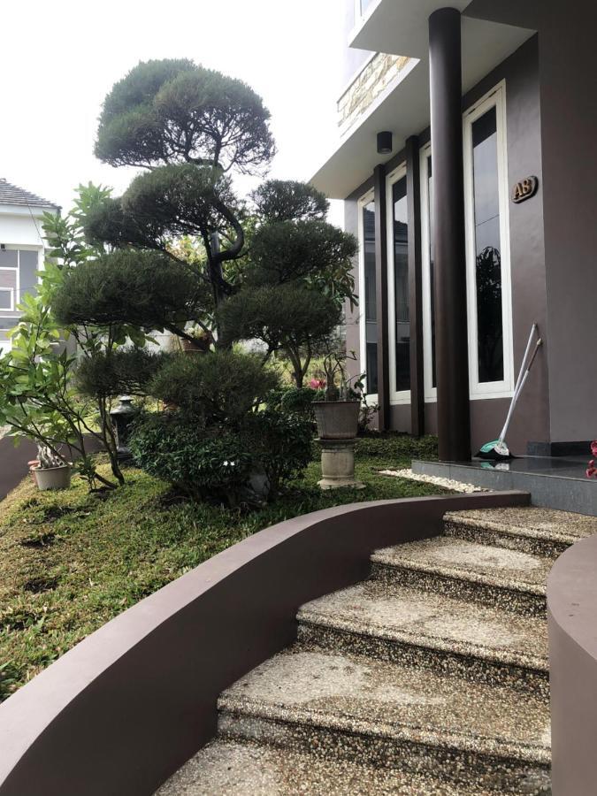 Villa Kusuma Hill A8バトゥ エクステリア 写真