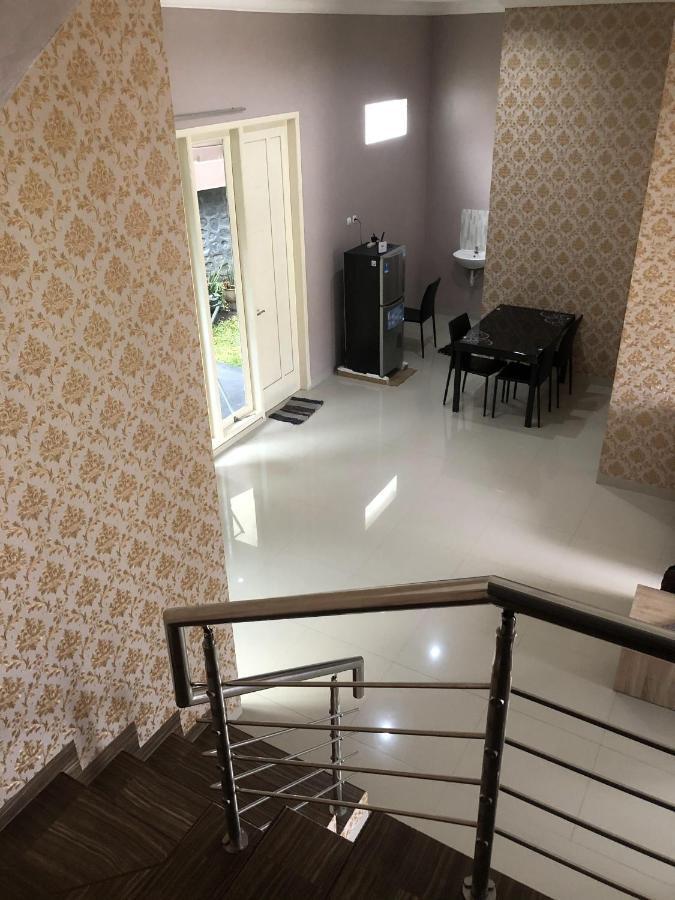 Villa Kusuma Hill A8バトゥ エクステリア 写真