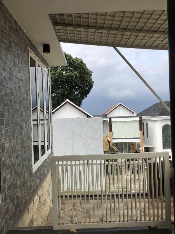 Villa Kusuma Hill A8バトゥ エクステリア 写真