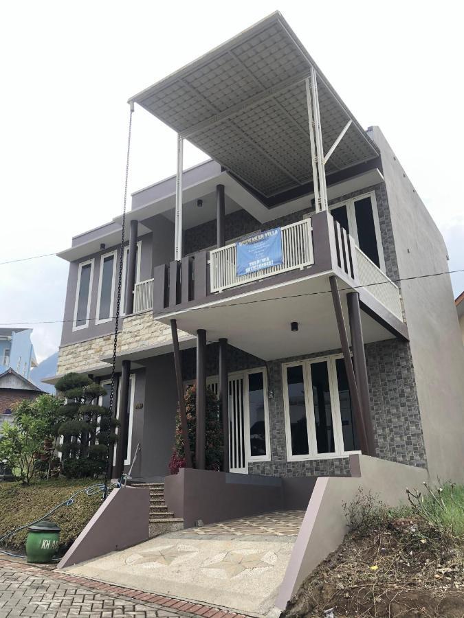 Villa Kusuma Hill A8バトゥ エクステリア 写真