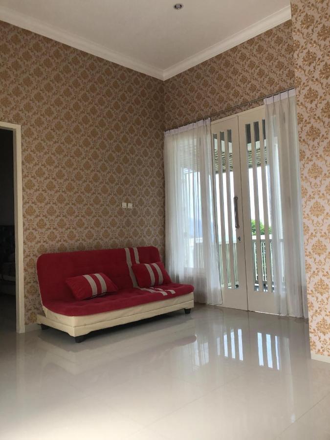 Villa Kusuma Hill A8バトゥ エクステリア 写真