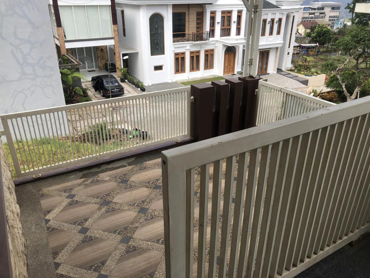 Villa Kusuma Hill A8バトゥ エクステリア 写真